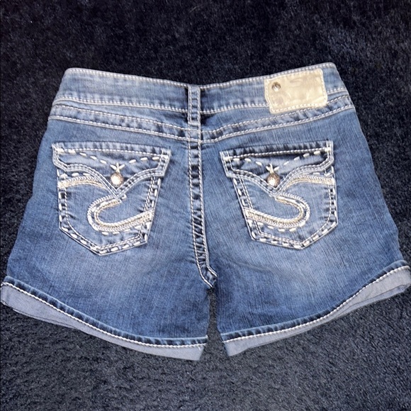 Stylish Blue Denim Shorts - Picture 2 of 3